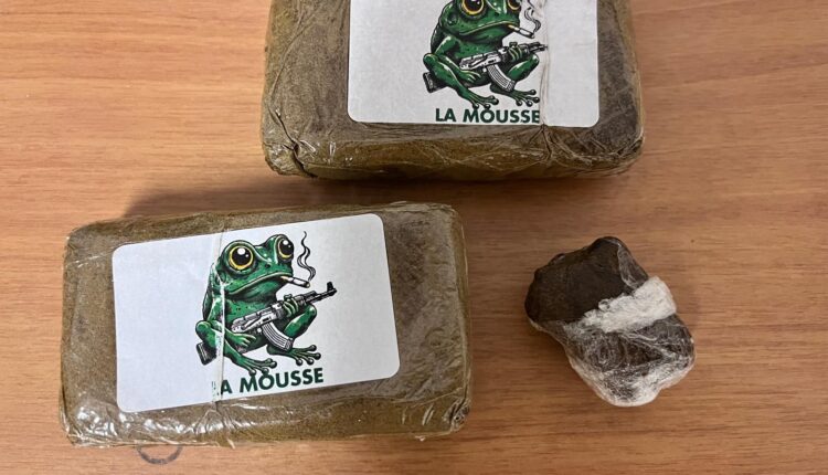 Genova, controlli straordinari nel centro storico: sequestrata droga e denunciati 3 giovani per furto e ricettazione