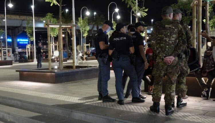 Genova: ladro sorpreso in appartamento, minaccia l’inquilina e viene arrestato