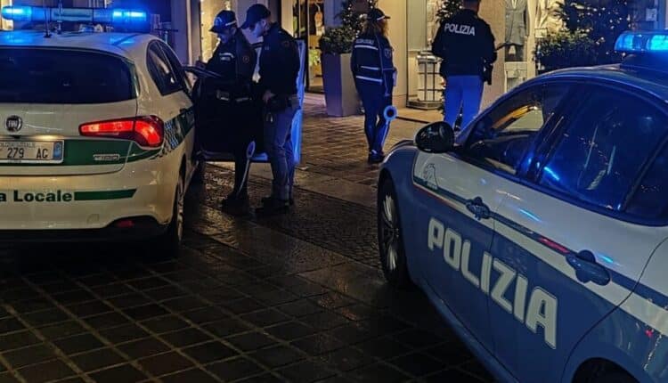 Monza: servizio straordinario di controllo nel centro storico, 59 persone identificate