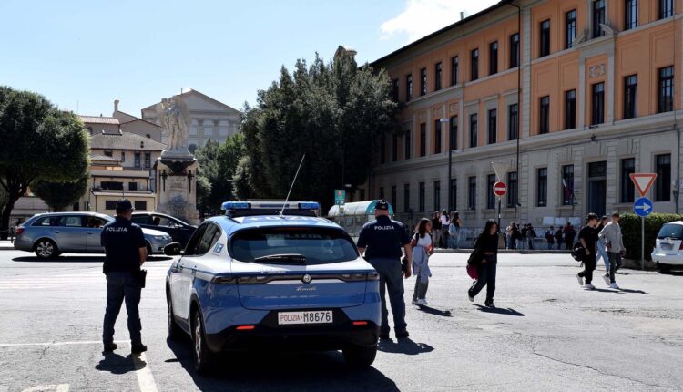 Rieti: Questura rafforza i controlli vicino alle scuole all’inizio dell’anno scolastico