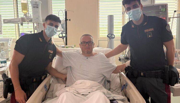 Milano, colpito da infarto mentre guida: salvato dalla Polizia Stradale