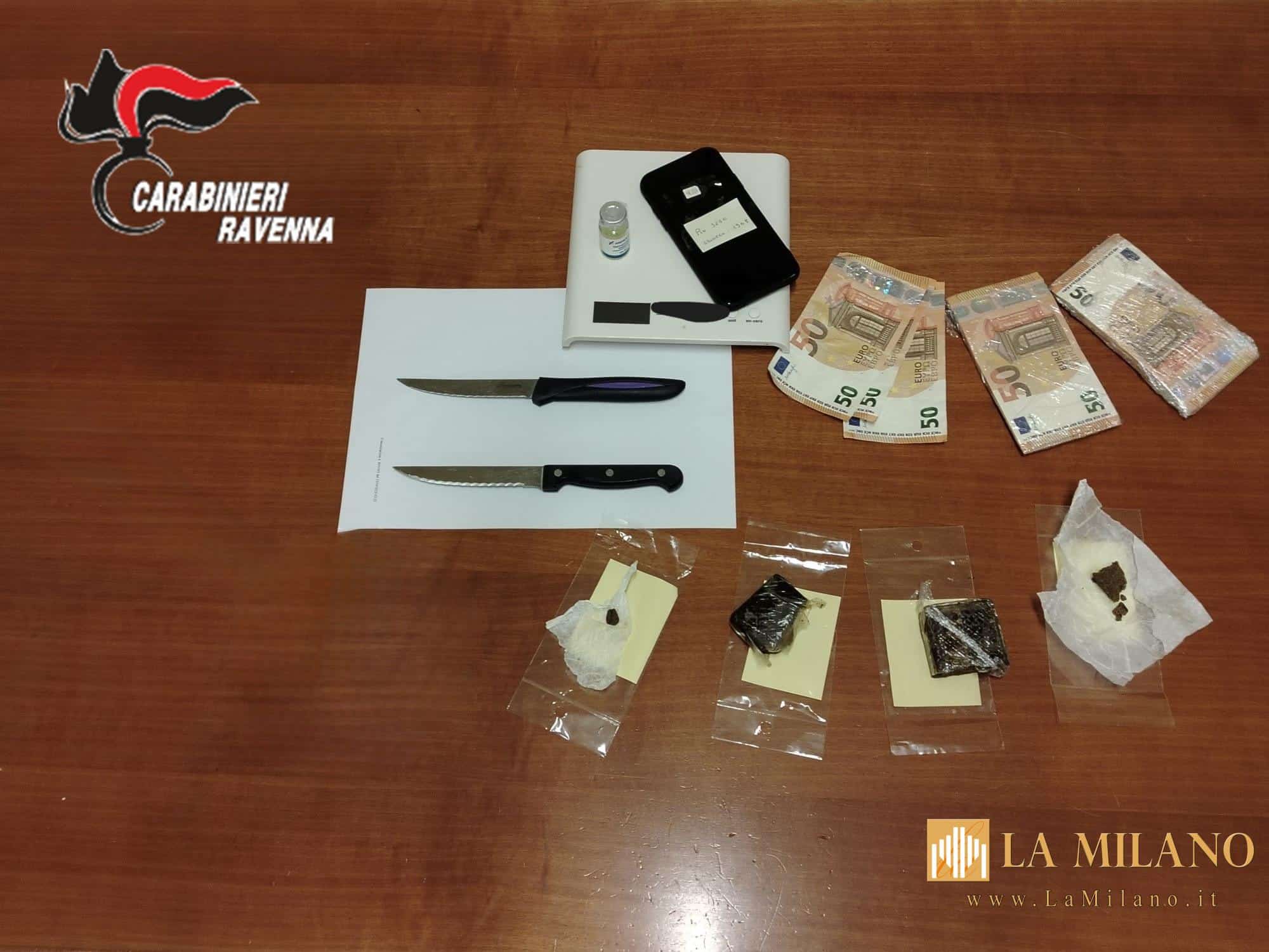 San Lorenzo di Lugo: arrestato giovane per droga, coltelli e banconote false