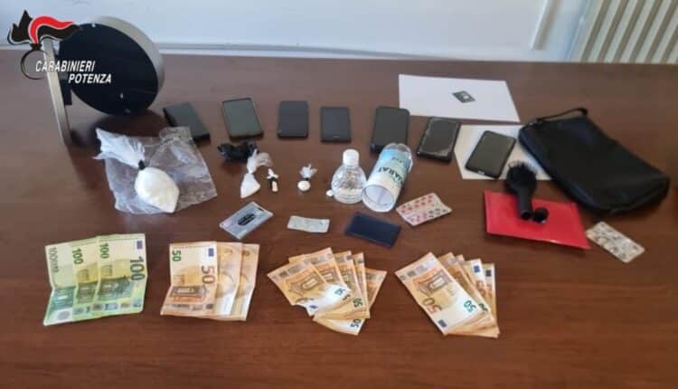 Marsicovetere, blitz antidroga dei Carabinieri: 4 arresti e 112 grammi di cocaina sequestrati