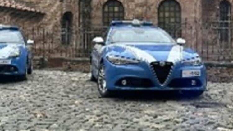 Ravenna, controlli ai Giardini Speyer: arrestato 18enne con hashish e denaro contante