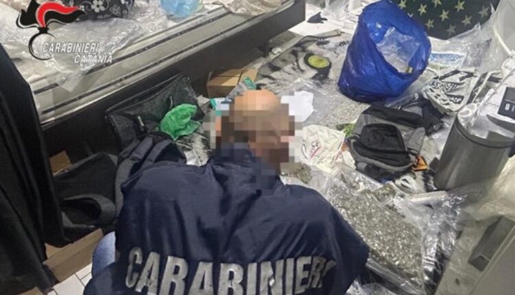 Catania: sequestrati oltre 12 kg di droga dai Carabinieri