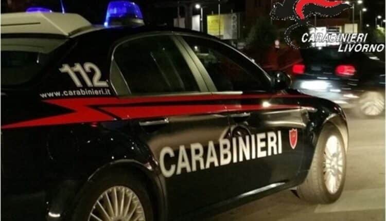 Livorno: denunciati un 26enne per furto su autobus e una 55enne per truffa online