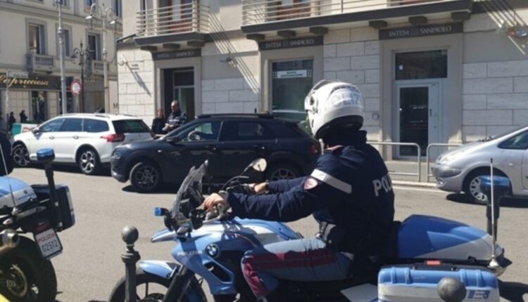 Crotone, 2 minorenni arrestati per spaccio di hashish nel centro storico