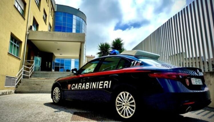 Carabinieri salvano un giovane dal suicidio a Lamezia Terme: trattenuto nel vuoto per un braccio