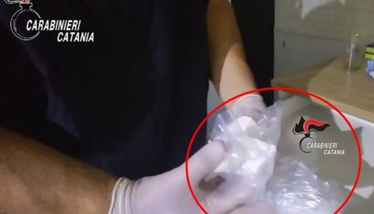 Catania: sequestrati oltre 12 kg di droga dai Carabinieri