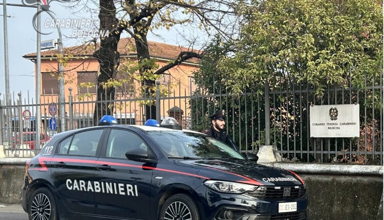 Medicina, 51enne arrestata dai Carabinieri: aggrediva marito e anziano suocero