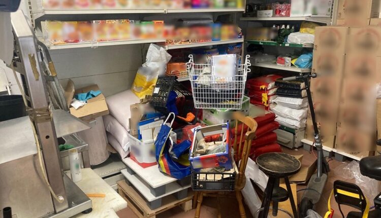 Milano: la Polizia di Stato chiude il minimarket “Fatema Alimentari” per gravi assenze dei requisiti minimi