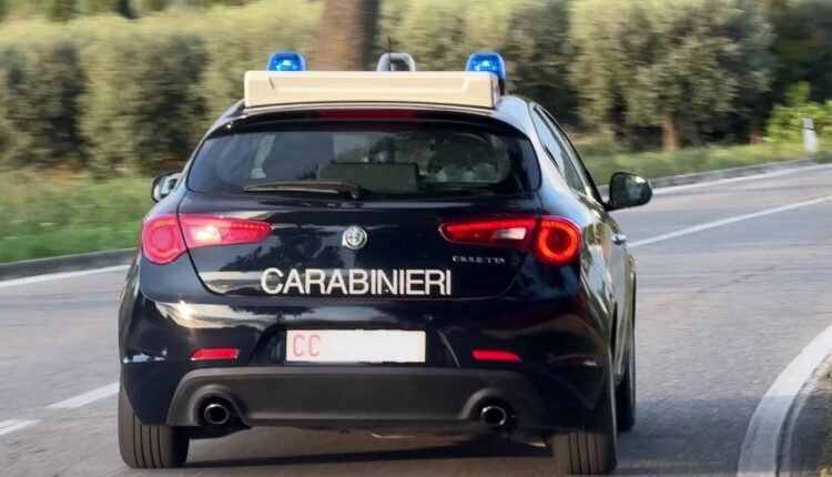 Macerata: controlli straordinari dei Carabinieri, denunciata donna per resistenza e titolare per lavoro nero
