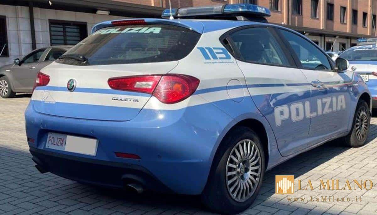 Taranto, arrestata per tentata estorsione e resistenza a pubblico ufficiale: minacciava la madre con un coltello