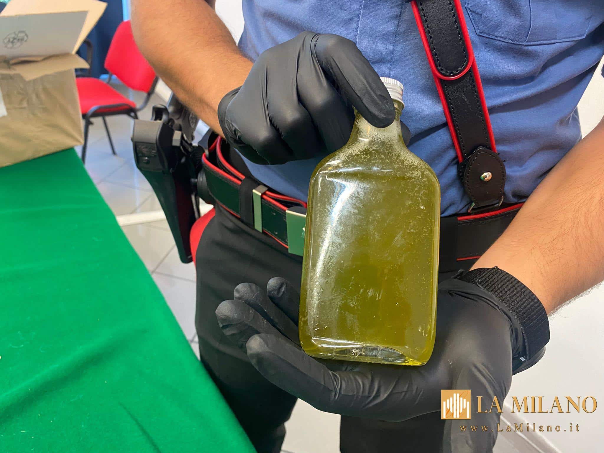 Sant’Antonio Abate, la marijuana finisce nel brindisi: sequestrati liquori e 24enne arrestato