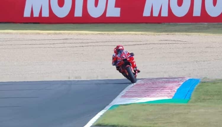 MotoGP: Bagnaia torna a vincere nella Sprint di Motegi. Domani Marquez per il Mondiale