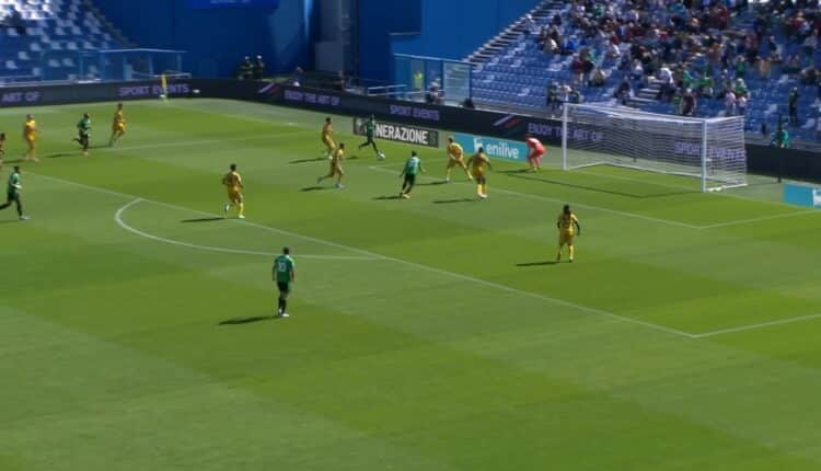 Serie A: Milan e Roma raggiungono il Napoli in vetta. Prima rete per Camarda nel Lecce