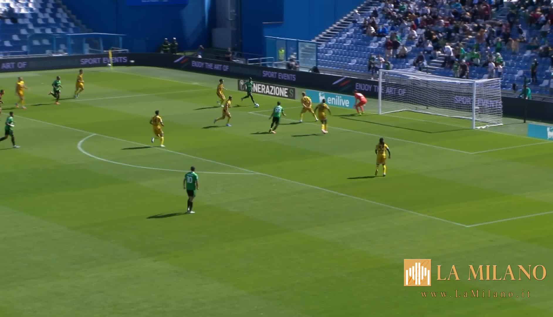 Serie A: Milan e Roma raggiungono il Napoli in vetta. Prima rete per Camarda nel Lecce