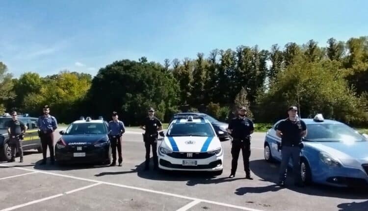 Ferrara: controlli straordinari nelle aree sensibili, identificate 78 persone e verificati 56 veicoli