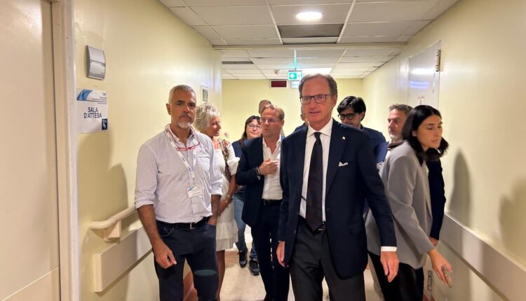 Imperia, l'assessore regionale alla Sanità Massimo Nicolò visita il Pronto Soccorso dopo aggressione al personale sanitario