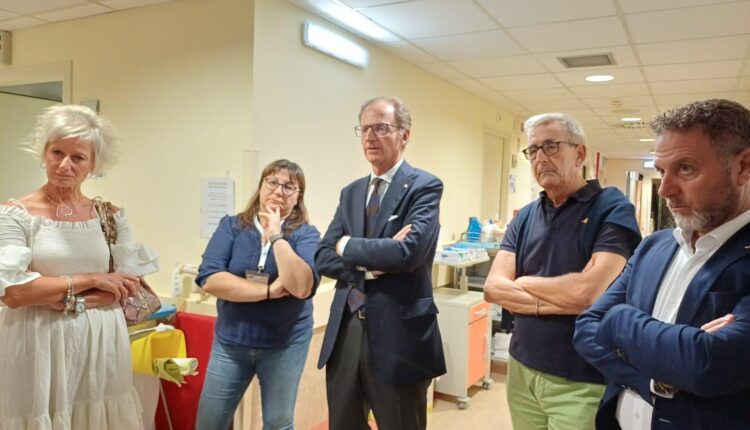 Imperia, l'assessore regionale alla Sanità Massimo Nicolò visita il Pronto Soccorso dopo aggressione al personale sanitario