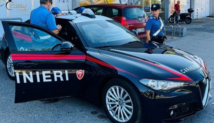 Ferrara e provincia, 3 operazioni dei Carabinieri: furto al supermercato, droga in auto e finto avvocato truffatore