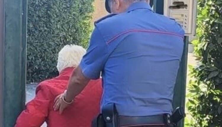 Caserta: anziana di 80 anni smarrita, i Carabinieri la riaccompagnano a casa
