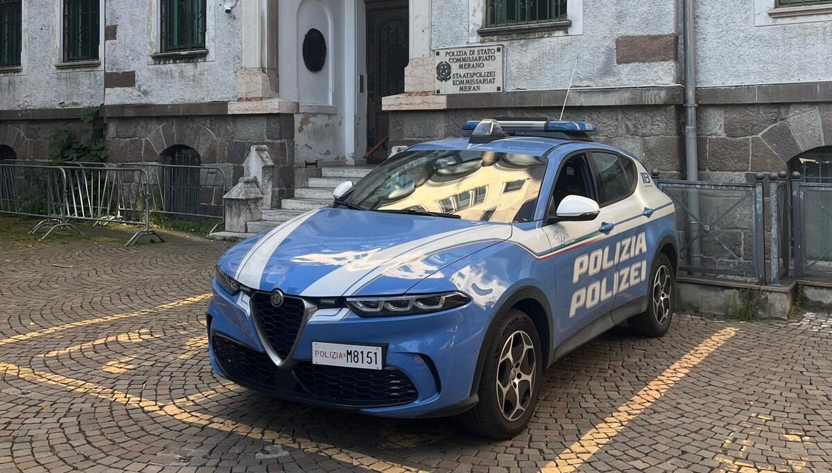 Merano: turista derubato del cellulare, la Polizia arresta il ladro e scatta l’espulsione