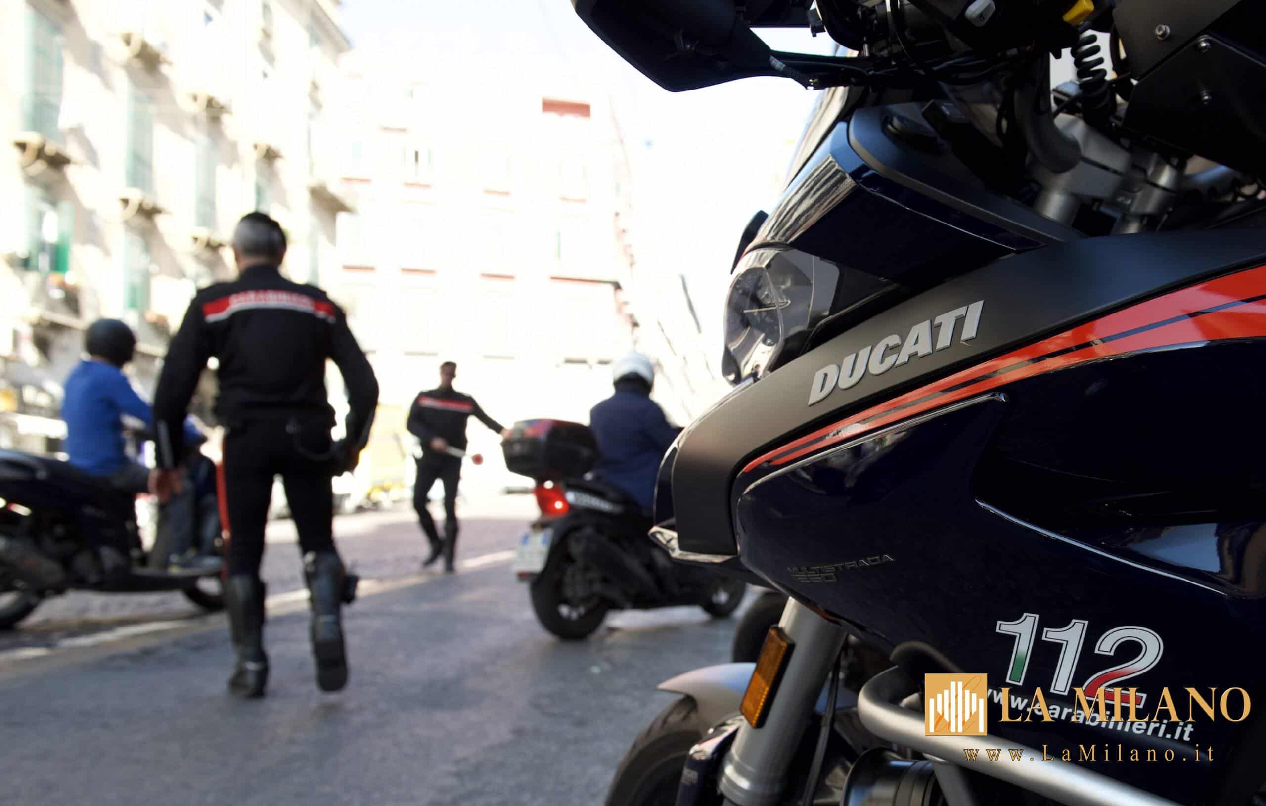Napoli, controlli stradali a tappeto: sequestrata anche un’automedica senza assicurazione