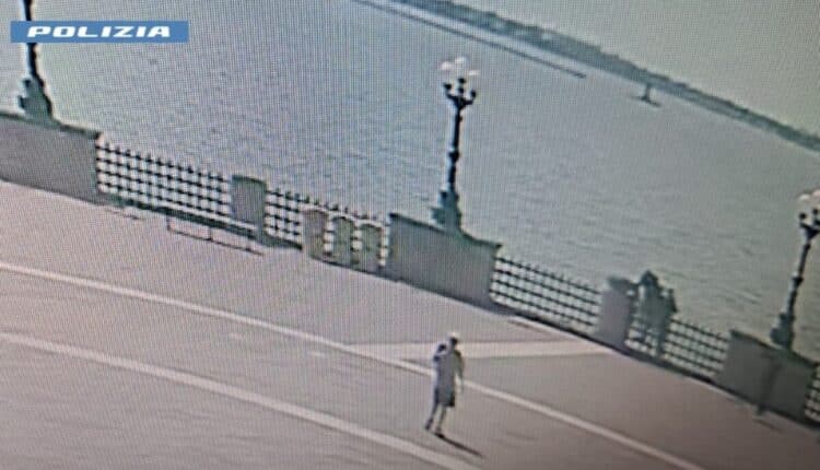 Taranto, momenti di tensione sul Lungomare: uomo salvato dalla Polizia mentre tenta di lanciarsi nel vuoto