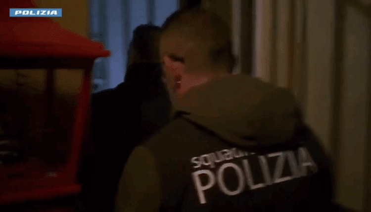 Pescara, arrestato biker per spaccio: sequestrati 20 kg di droga tra cocaina, marijuana e cioccolata ai funghi allucinogeni