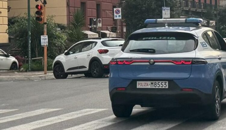 Napoli, arrestato 58enne ai domiciliari: spacciava cocaina dal balcone