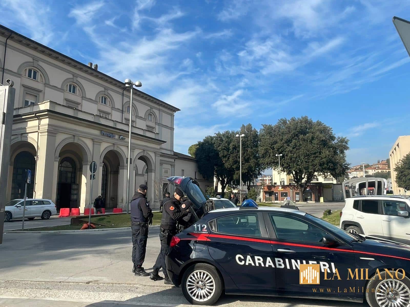 Perugia, 31enne cade dal ballatoio di un edificio in via Cortonese: indagano i Carabinieri
