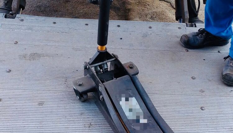 Bari: la Polizia Locale dona attrezzature sequestrate agli istituti tecnici.