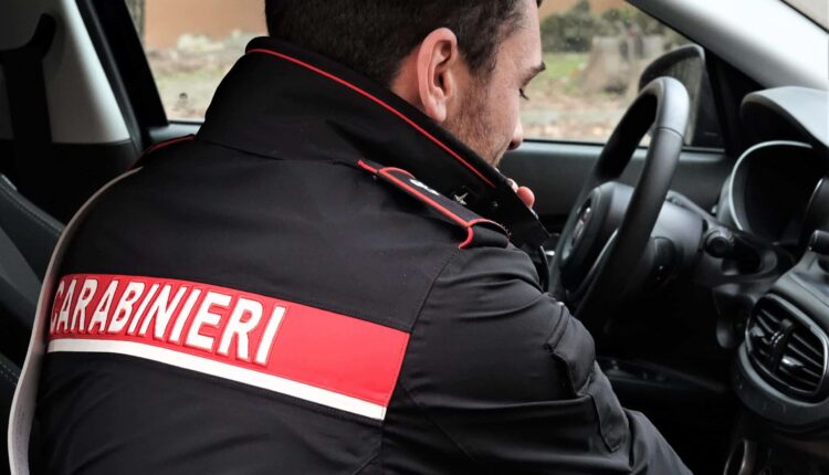 Bologna: Carabinieri arrestano 51enne per tentata rapina impropria in un esercizio commerciale di Viale Marconi.
