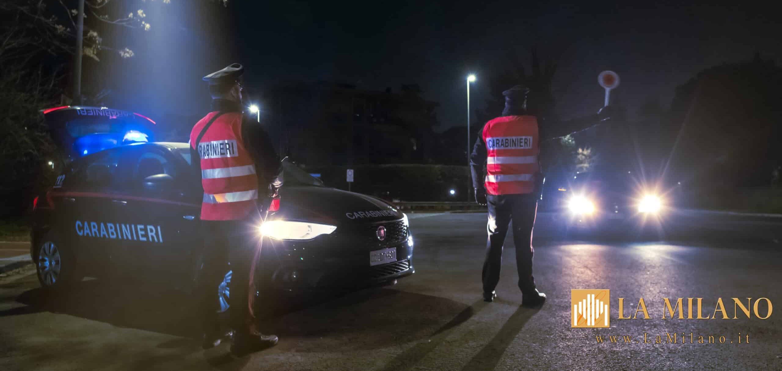Bologna: due uomini arrestati dai Carabinieri, trovati con armi e munizioni.