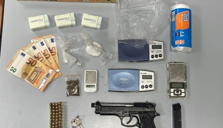 Taranto, 18enne arrestato dalla Polizia: scoperto laboratorio della droga e pistola clandestina in un appartamento abbandonato