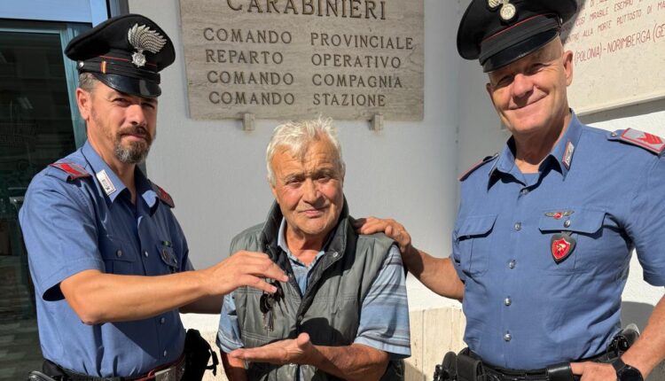 Caserta: 77enne salvato dai Carabinieri si reca in caserma per ringraziare.