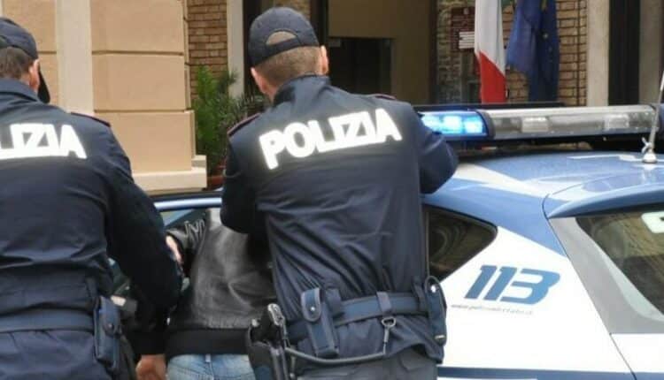 Napoli: ruba il telefono a una turista in Corso Garibaldi, arrestato 34enne.