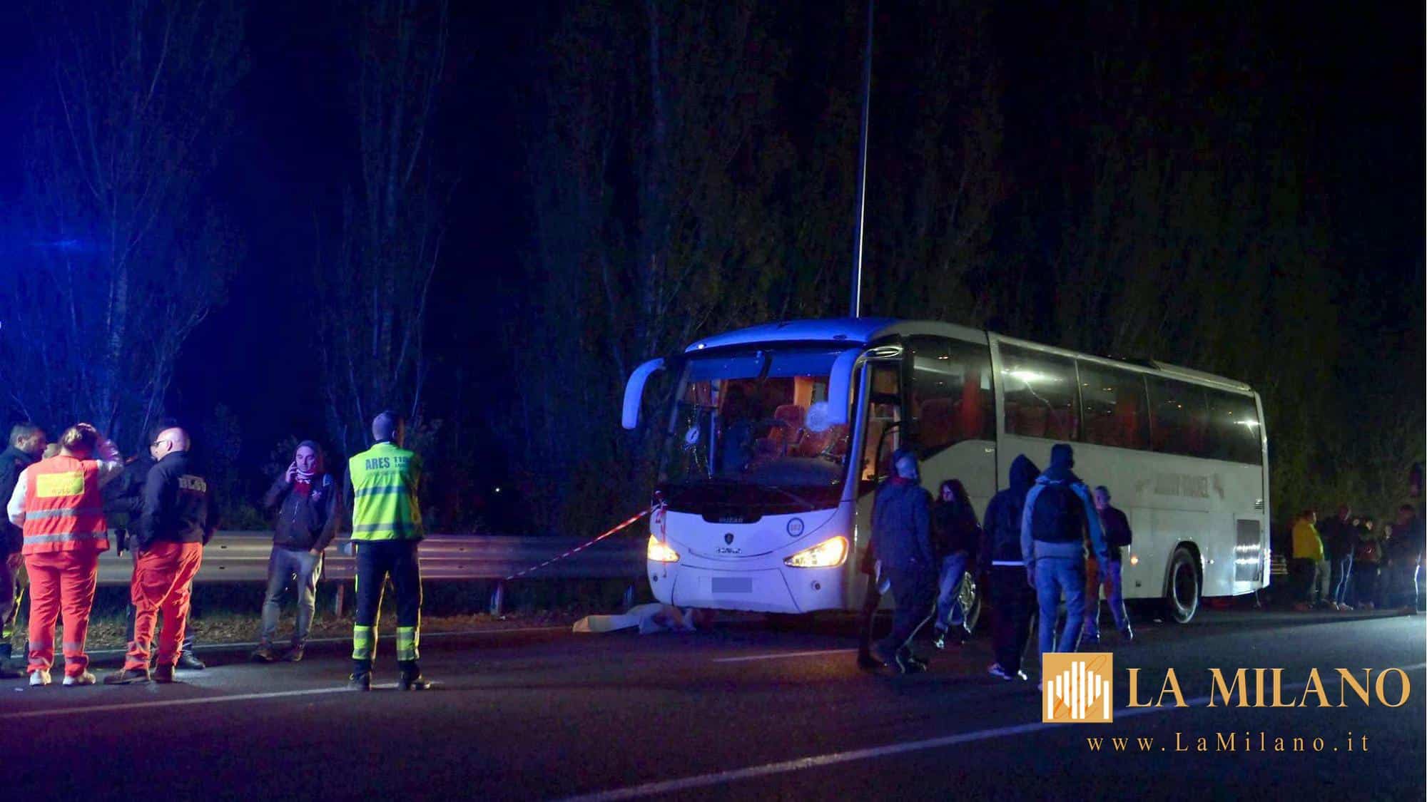 Agguato al pullman dei tifosi del Pistoia Basket: muore l'autista. Meloni: "Una violenza inaccettabile e folle"