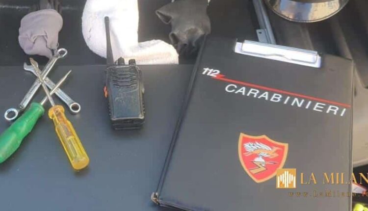 Comacchio: si aggirano nella notte, ispezionati dai Carabinieri, trovati in possesso di arnesi da scasso.