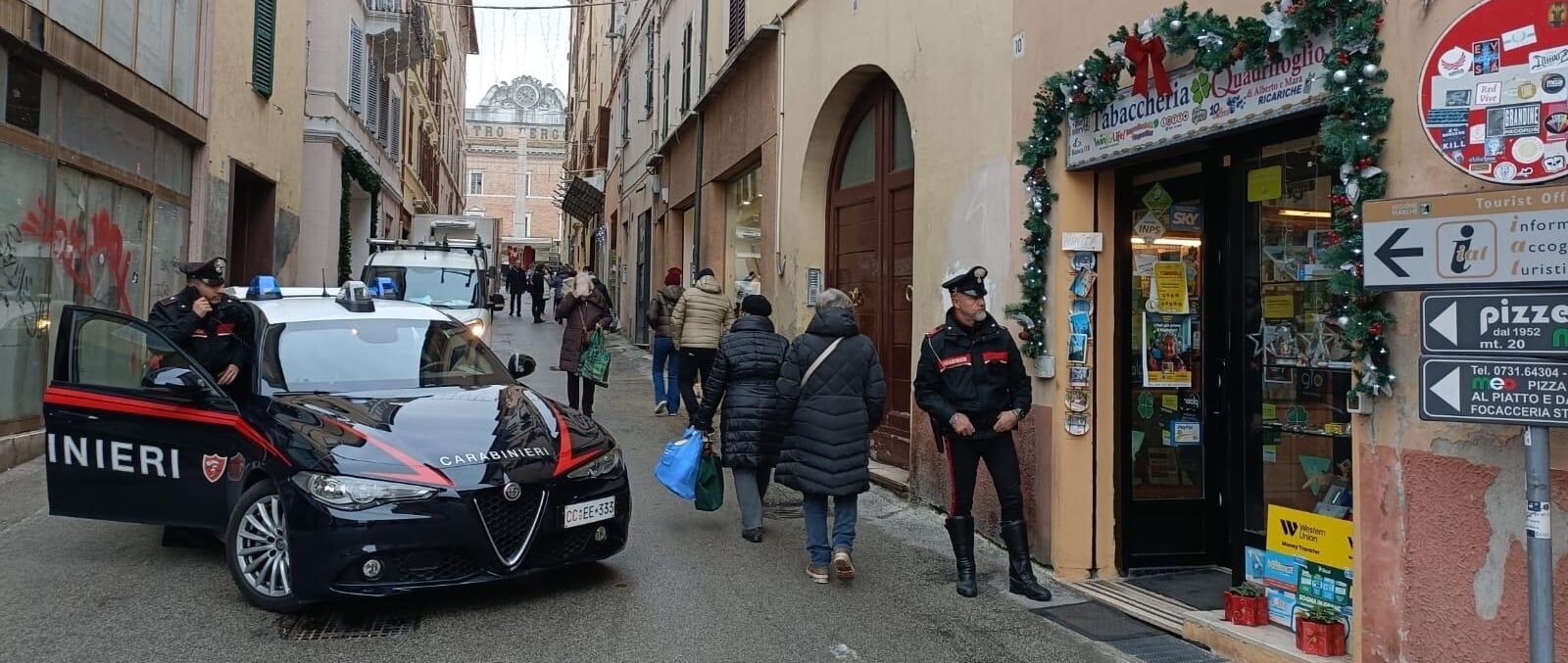 Jesi: denunciati due uomini per gratta e vinci rubati.