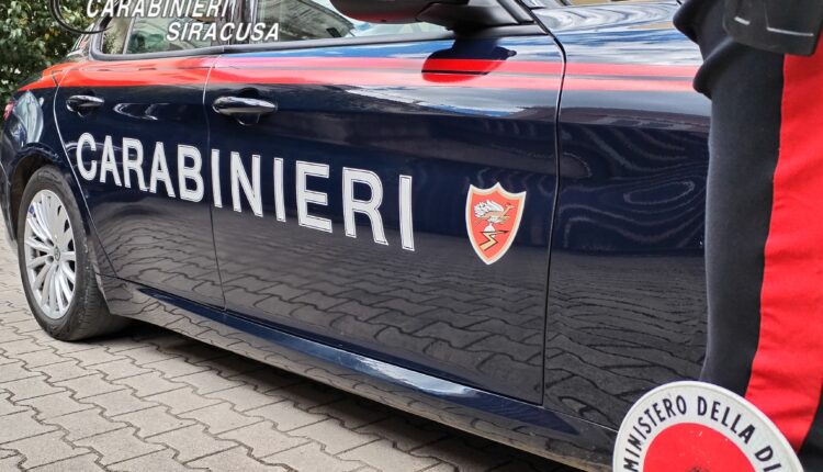 Macerata, scoperta carta d’identità manomessa e salvata una giovane dai binari