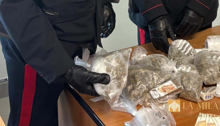 Cercola: controlli dei Carabinieri tra studenti, droga e armi.