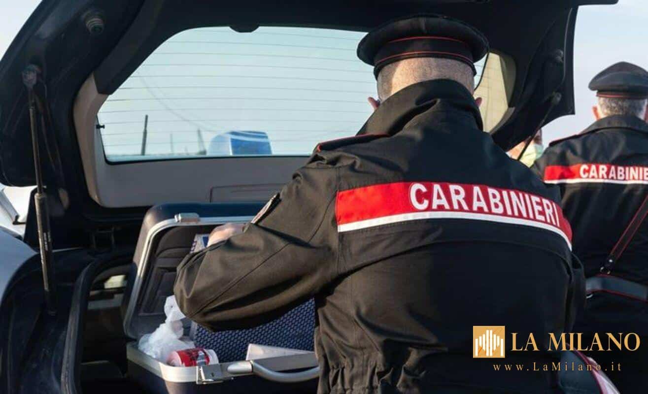 Napoli, 17enne senza patente fermato dai Carabinieri: il padre insulta e aggredisce i militari, denunciato