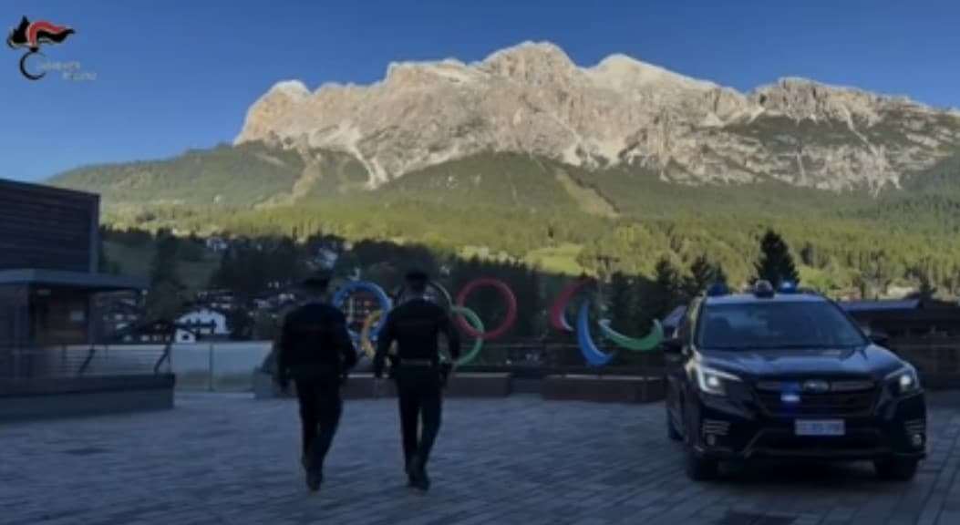 Cortina, sgominato gruppo criminale vicino agli “Irriducibili” della Lazio: voleva infiltrarsi negli appalti delle Olimpiadi invernali 2026.