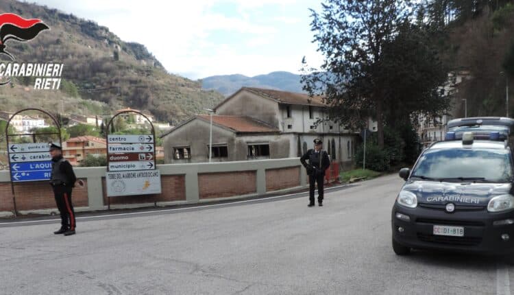 Antrodoco, violenta rissa in Piazza del Popolo: 5 giovani denunciati dai Carabinieri, un ferito grave trasferito al Gemelli