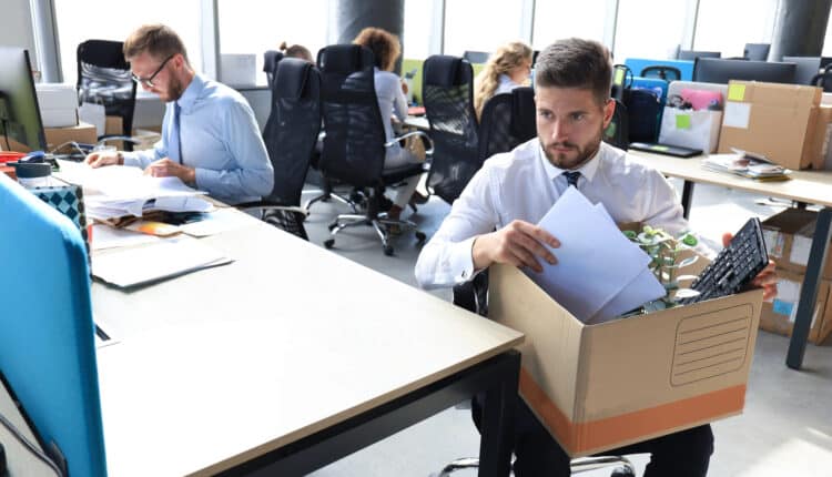 Amazon taglia 14 000 posti di lavoro: spinta verso l'IA