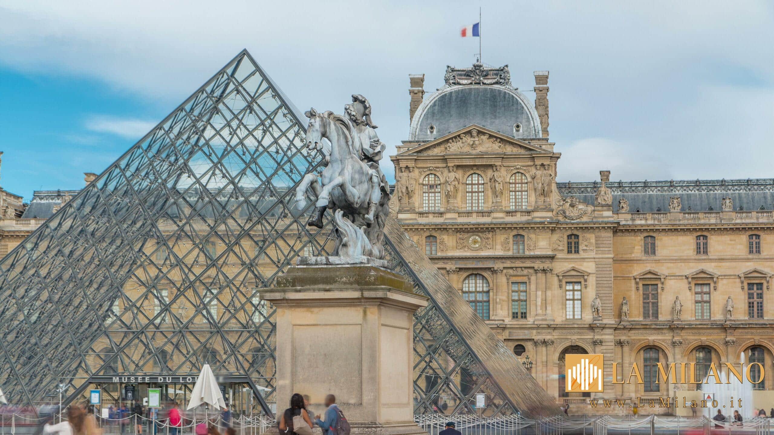 Furto al Louvre, cinque nuovi arresti a Parigi. I gioielli non sono ancora stati ritrovati