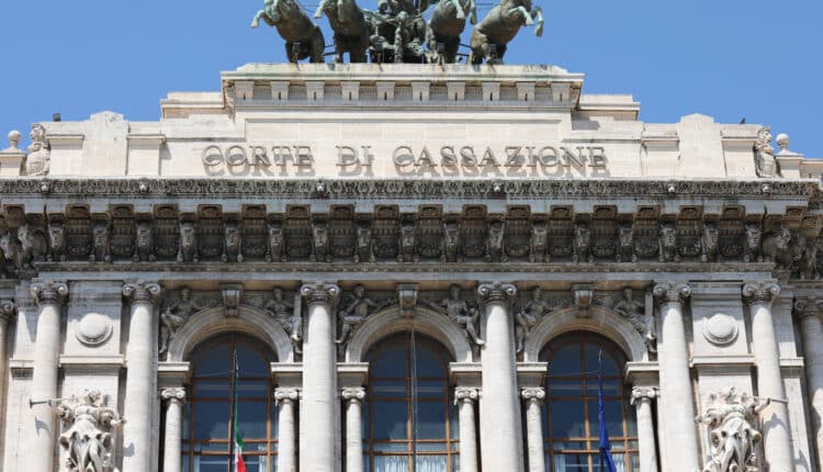 Minaccia il prof dopo la sospensione, ma la Cassazione lo assolve: è una protesta