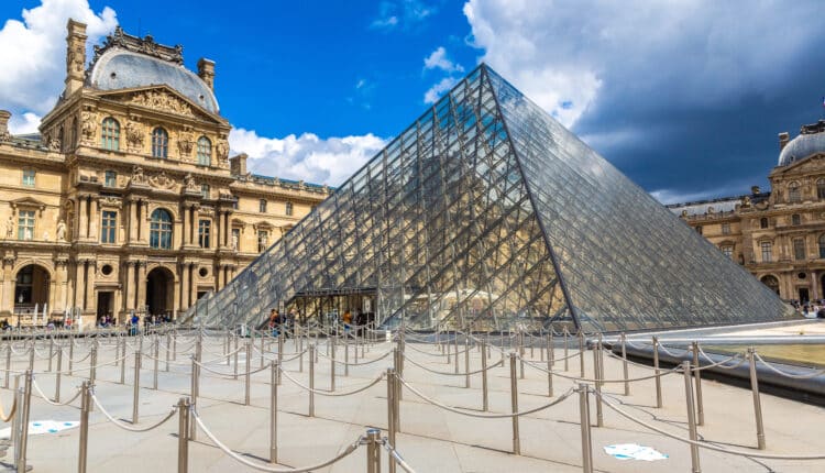 Fermati due dei quattro sospettati del furto al Louvre